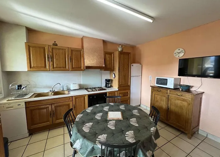 Hébergement de vacances T4 Centre-ville, 8 Pers, Terrasse, Parking, à 200m Plage/commerces - Fr-1-701-49 *