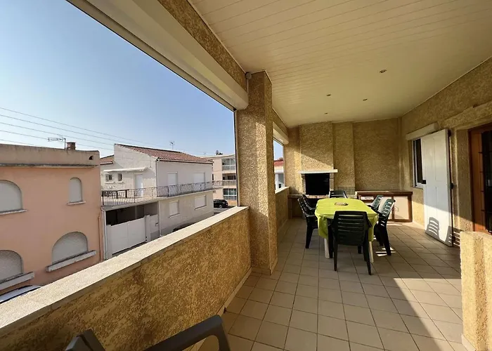 Hébergement de vacances T4 Centre-ville, 8 Pers, Terrasse, Parking, à 200m Plage/commerces - Fr-1-701-49 *