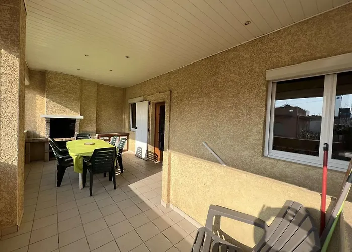 T4 Centre-ville, 8 Pers, Terrasse, Parking, à 200m Plage/commerces - Fr-1-701-49 * Valras-Plage